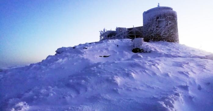 Сніг у Карпатах. Фото: Чорногірський гірський пошуково-рятувальний пост у Facebook