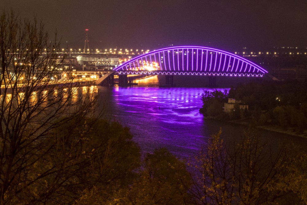 Влада Києва показала освітлення Подільсько-Воскресенського мосту, фото — КМДА