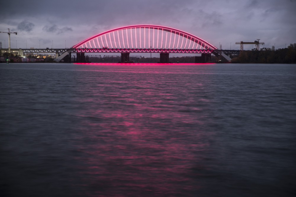 Влада Києва показала освітлення Подільсько-Воскресенського мосту, фото — КМДА