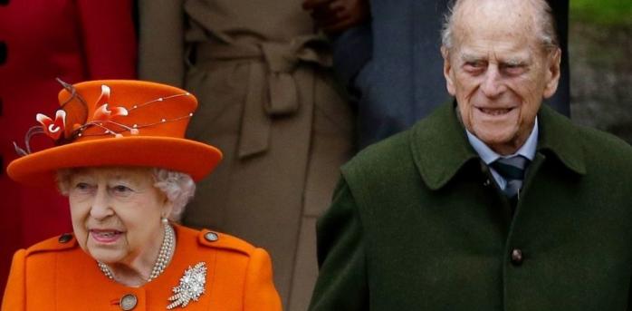 Королева Елизавета поехала на свидание к принцу Филиппу — они вместе уже 73 года