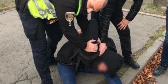 Задержание нападающего в Кривом Роге, фото: Национальная полиция