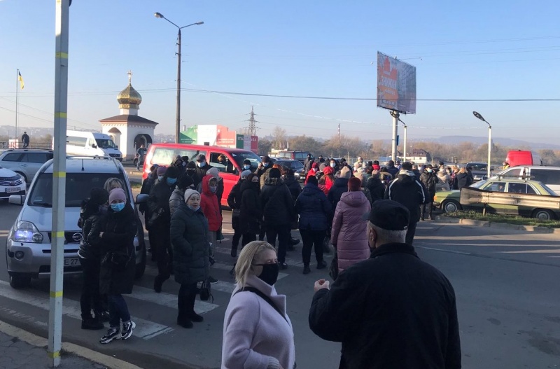 Карантин у вихідні — на протест вийшов один з найбільших ринків України, фото — Молодий буковинець