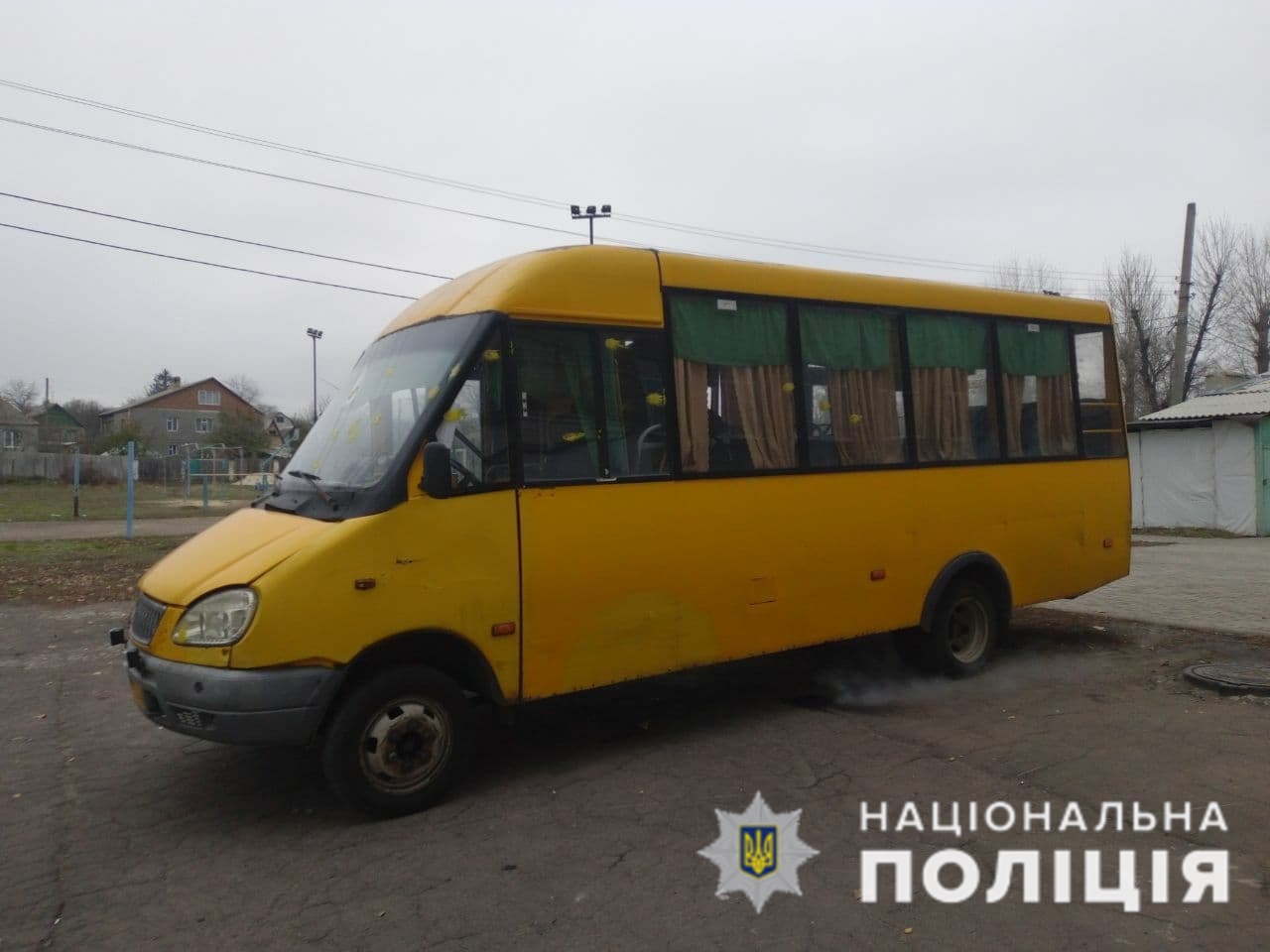 Мікроавтобус обстріляли на виборчій дільниці в Краматорську. Фото: поліція