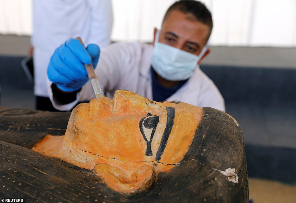 Уникальные саркофаги показали археологи в Египте. Фото: Reuters