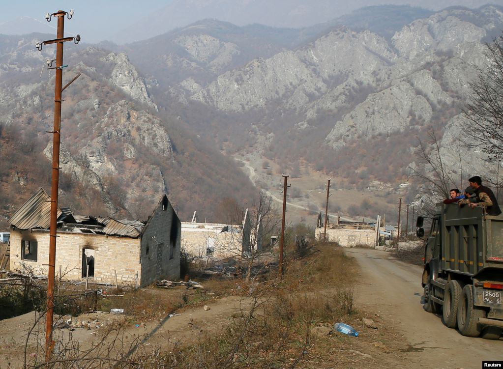 Спалені домівки залишили по собі вірмени у Карабаху