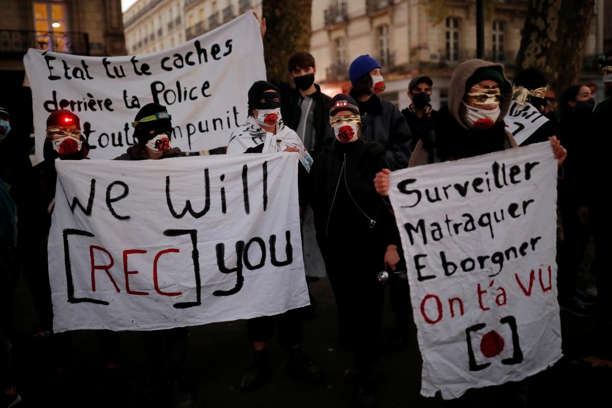 Французы против запрета распространения фото с полицией. Фото: Reuters