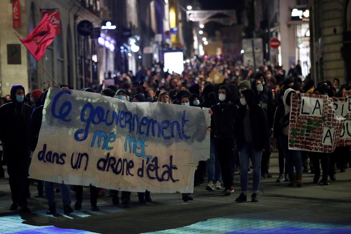 Французи проти заборони поширення фото з поліцією. Фото: Reuters