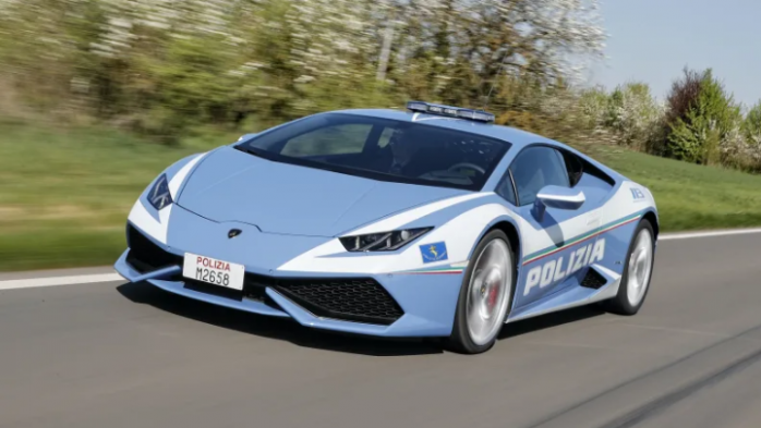 Поліція Італії гасає на Lamborghini заради транспортування органів. Фото: caradvice.com.au