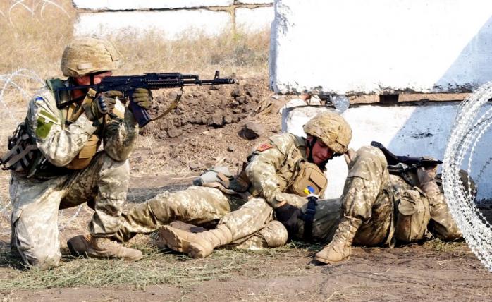 Українського військового поранили бойовики на Донбасі. Фото: 112 Україна