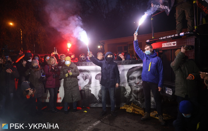 Акция протеста под больницей «Феофания». Фото: РБК-Украина