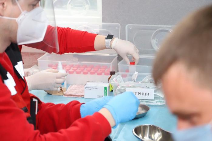 Более 10 тыс. случаев коронавируса обнаружили в Украине за сутки. Фото: