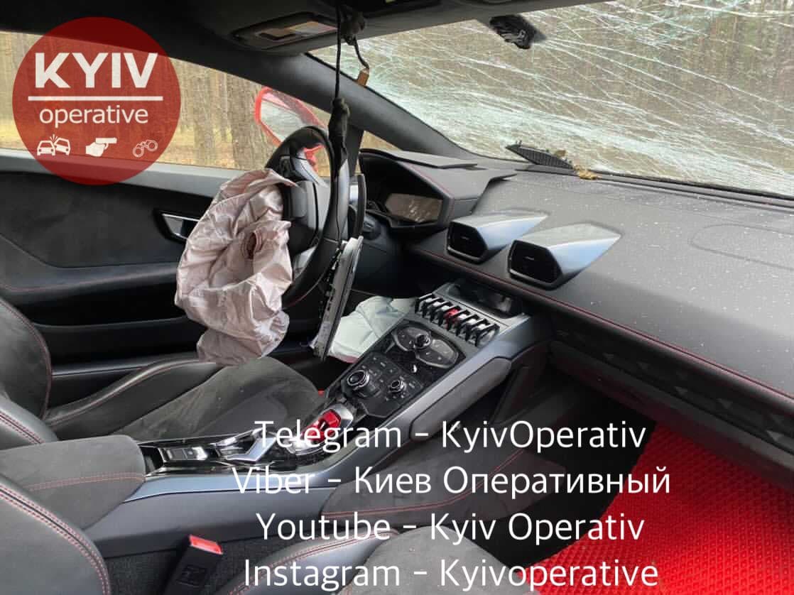 Ексклюзивний Lamborghini розтрощили на Київщині. Фото: «Київ оперативний» у Facebook