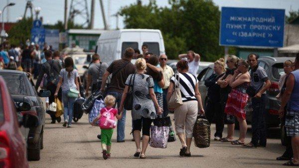 Половина офіційних переселенців мешкає на окупованій території. Фото: 112 Україна