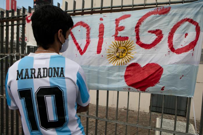  Світ сумує за Марадоною — в Буенос-Айресі прощаються з легендою (ФОТО, ТРАНСЛЯЦІЯ)