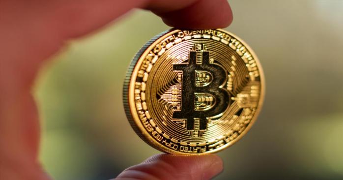 Криптовалюта Bitcoin знову різко здешевшала, фото: QuoteInspector.com