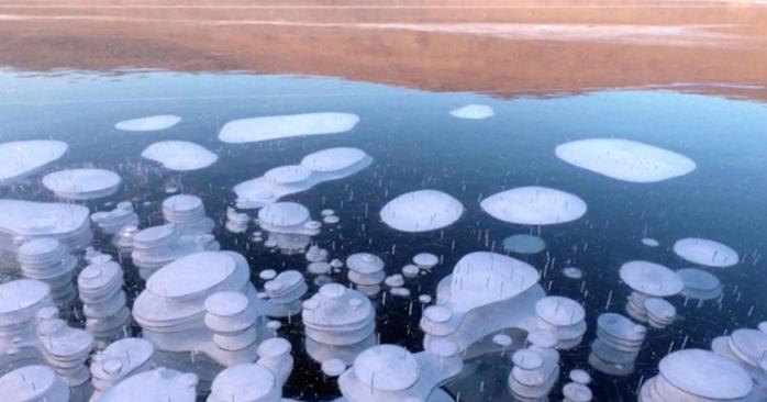 Метанові бульбашки на Байкалі, фото: The Siberian Times