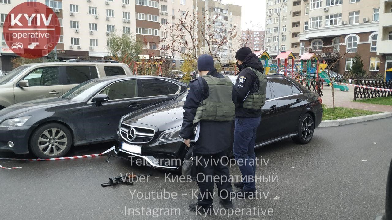 Розстріл авто. Фото: Київ оперативний