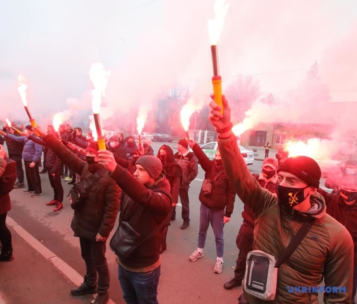 Під час акції біля посольства РФ у Києві, фото: «Укрінформ»