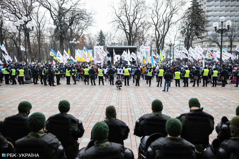 Протест підприємців розпочався під будівлею Ради. Фото: РБК-Україна