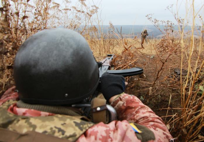 Снайпер ранил защитника Украины под Светлодарском