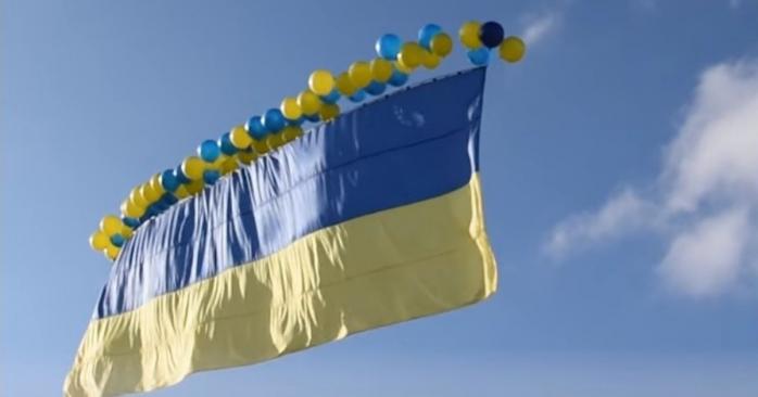 Украинский флаг подняли в небо над Горловкой, cкриншот видео