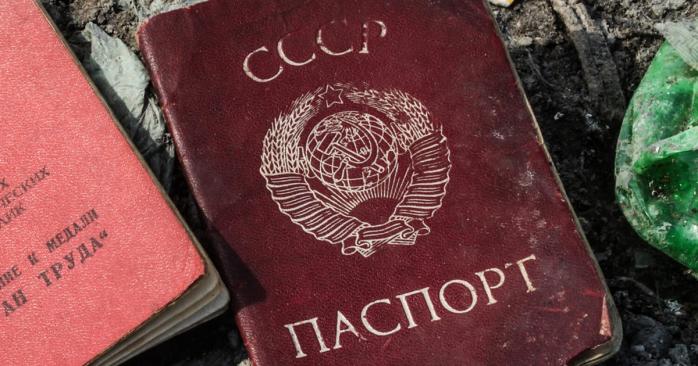 Жительница Кривого Рога пыталась проголосовать по советскому паспорту, фото: Cadelta