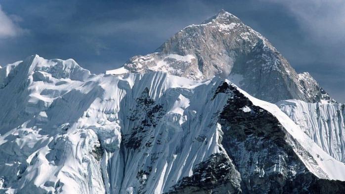 Эверест «вырос» почти на метр, фото — BBC