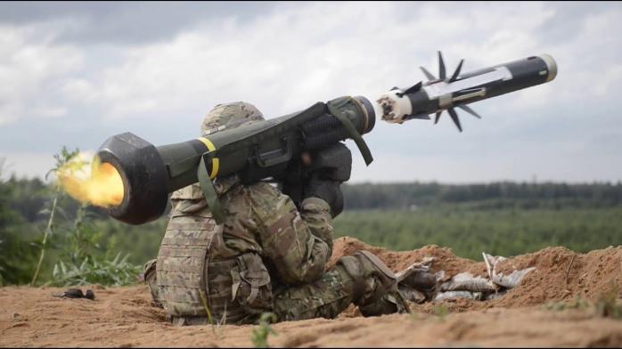 Рекордное число военного оборудования США получила Украина