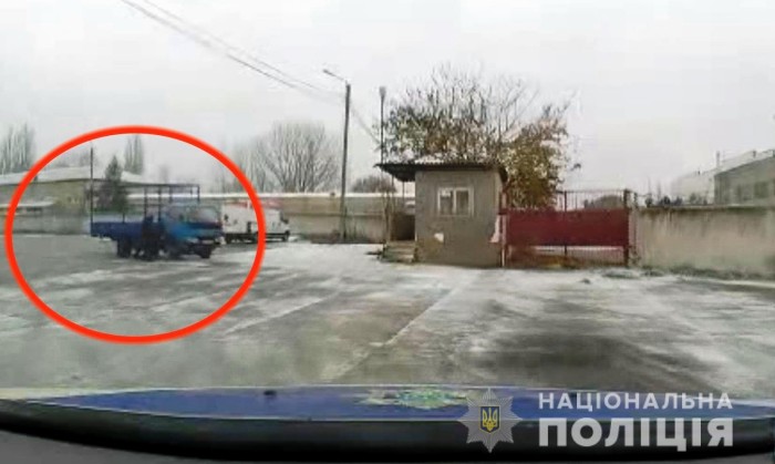 Жителя Білгорода-Дністровського поліцейські затримували зі стріляниною, фото: Національна поліція