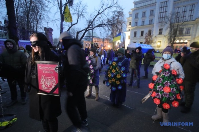 Во время акции «Похороны правосудия», фото: «Укринформ»
