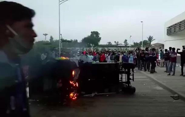 Беспорядки возле завода «Эпл». Скриншот из видео