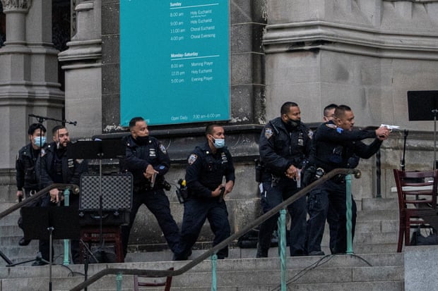 Стрельба у собора в Нью-Йорке. Фото: The Guardian