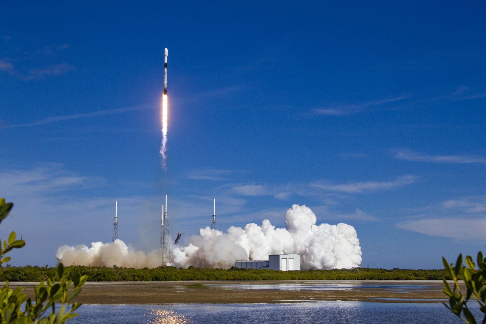 SpaceX за рекордно короткий час запустила ракету. Фото: SpaceX у Twitter