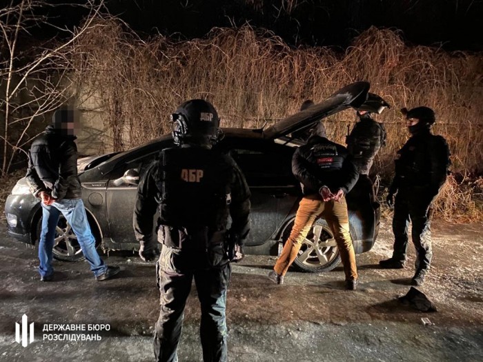 У Києві на вимаганні викупу викрили групу поліцейських, фото: ДБР