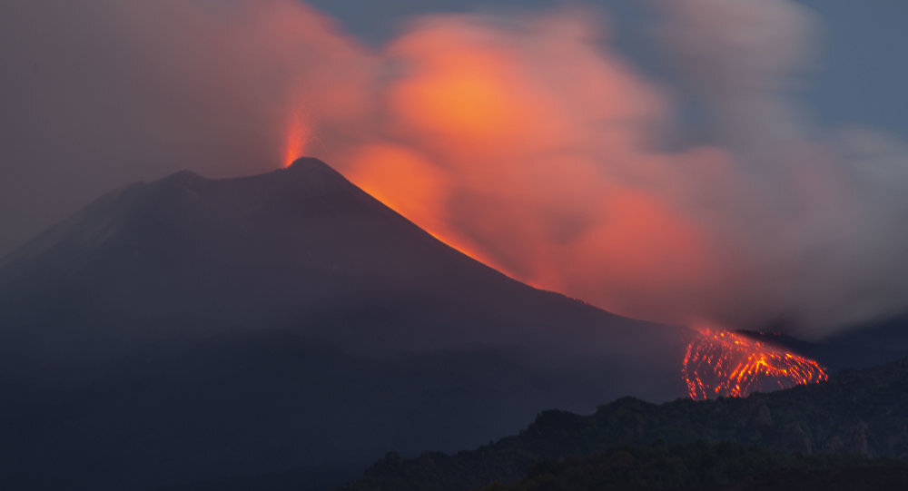 Извержение вулкана. Фото: Twitter