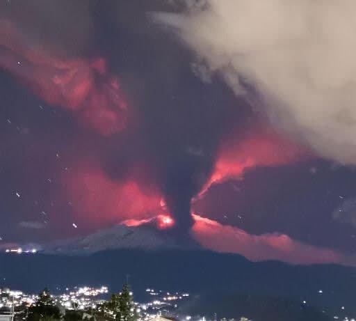 Извержение вулкана Этна. Фото: Twitter, Telegram