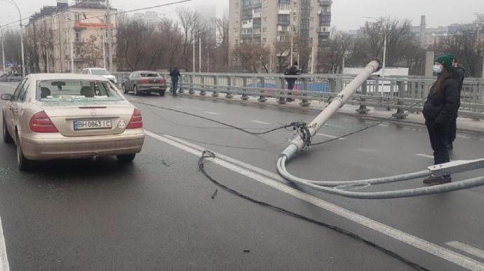 Падение опор на Шулявском мосту расследует прокуратура, фото – pravda.ua