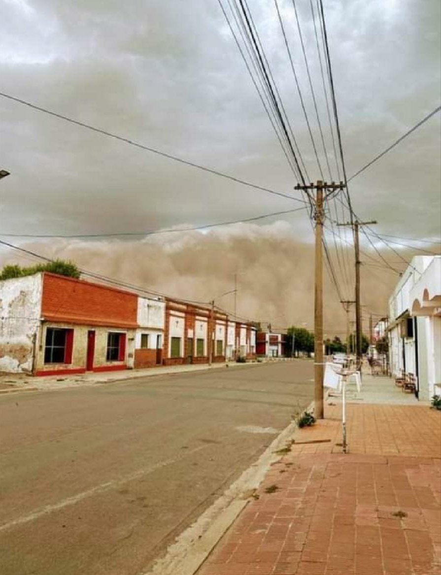 Гігантська піщана буря вирувала в Аргентині 