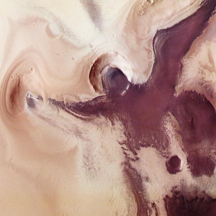На Марсе нашли удивительный кратер со льдом, фото: ESA