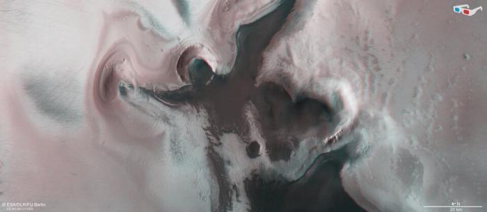 На Марсе нашли удивительный кратер со льдом, фото: ESA