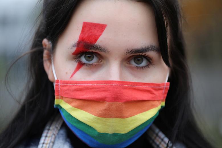Польша. Женщины в защитных масках вышли на протест против полного запрета абортов в стране / октябрь 2020 / Reuters