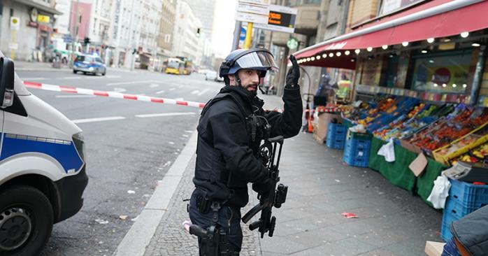 Стрельбу в центре Берлина устроил неизвестный. Фото: ТВ Центр
