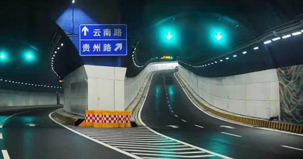 Рекордно длинный подводный тоннель открыли в Гонконге. Фото: today.ru