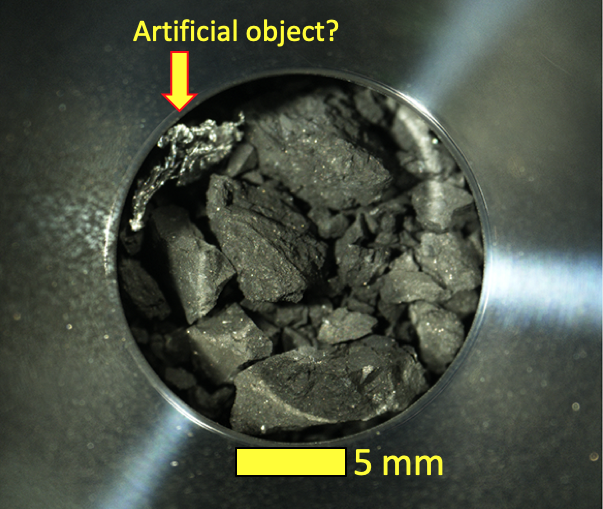 В образцах с астероида Рюгу обнаружили искусственный объект, фото: JAXA