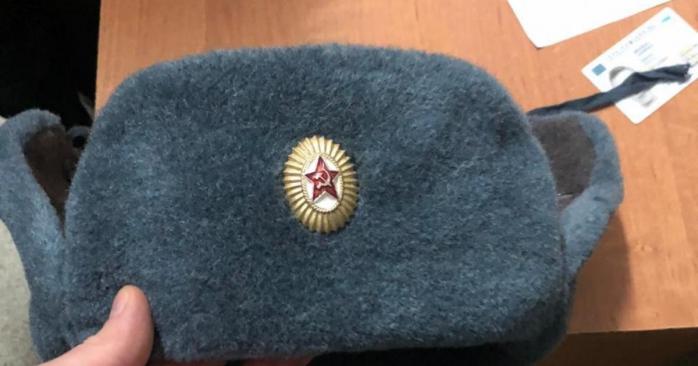 Шапка с советской звездой может привести киевлянина в тюрьму, фото: Национальная полиция