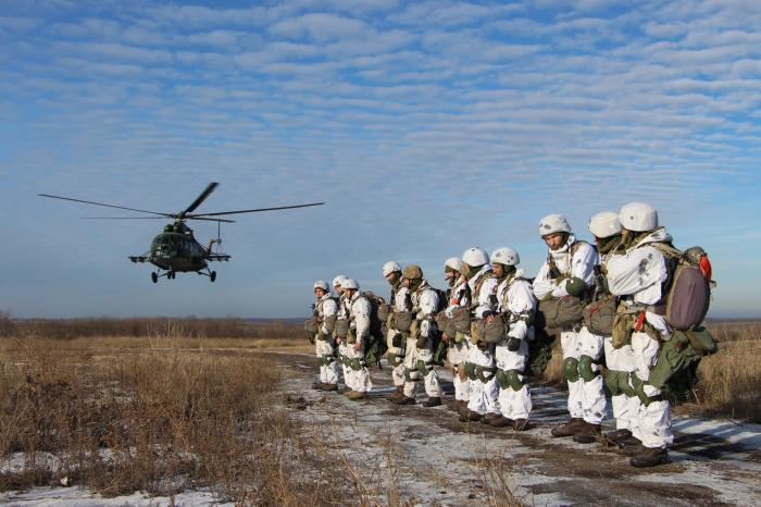 Во время учений по десантированию, фото: пресс-служба штаба ООС