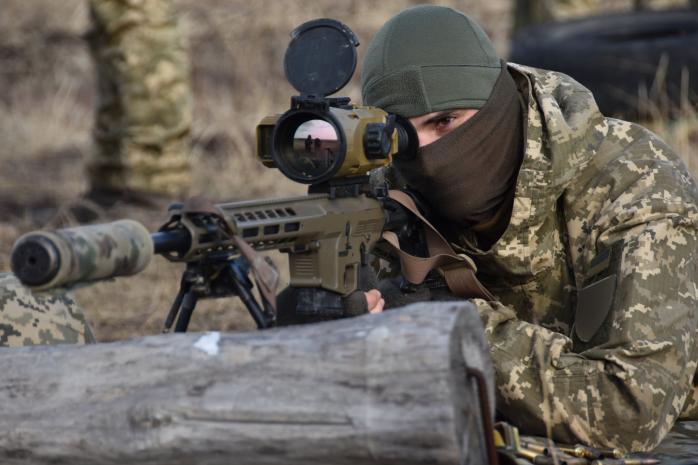 Снайпери на Донбасі потренувалися вражати ціль з 1,2 км — фото навчань