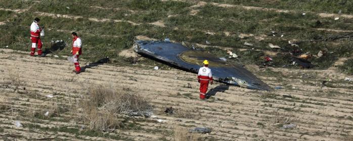 Розслідування катастрофи літака МАУ в Ірані. Фото: AP
