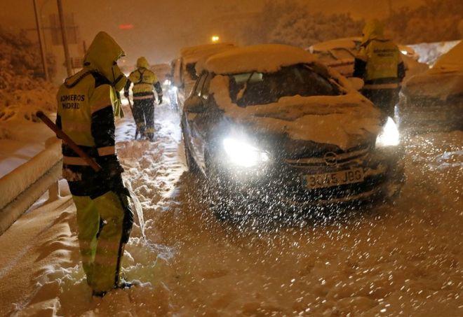 Мадрид приходить до тями після снігової бурі, фото — Politico.eu