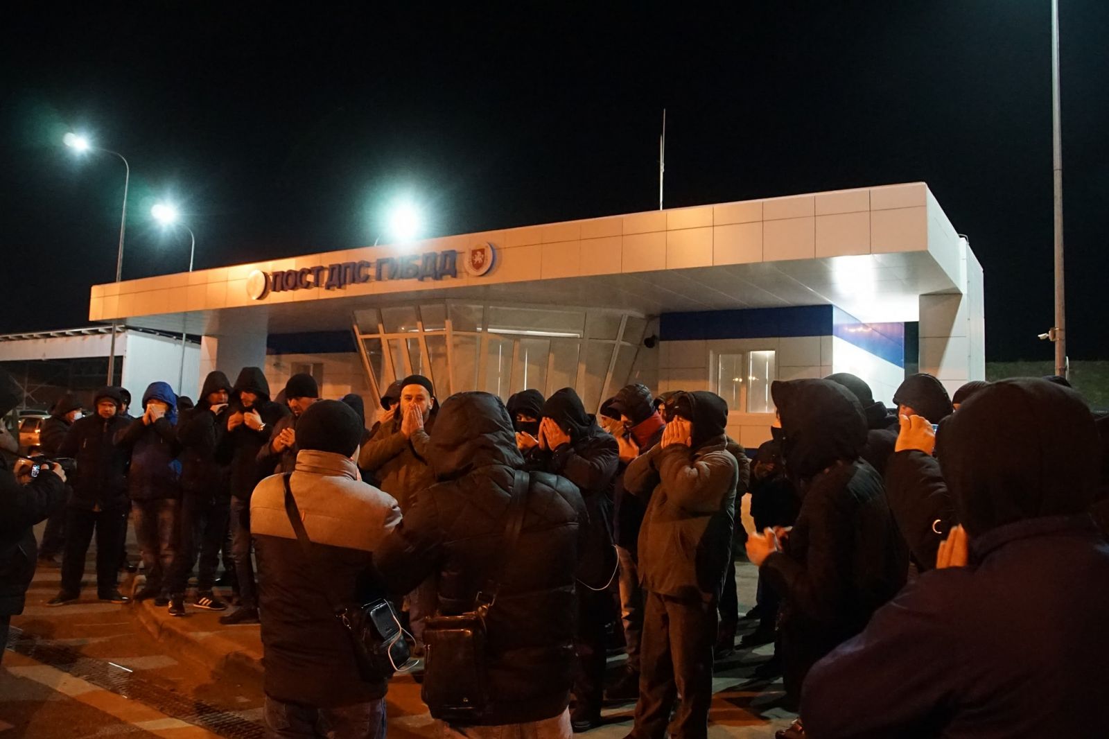 Задержание крымских татар на Керченском мосту, фото — Крымская солидарность